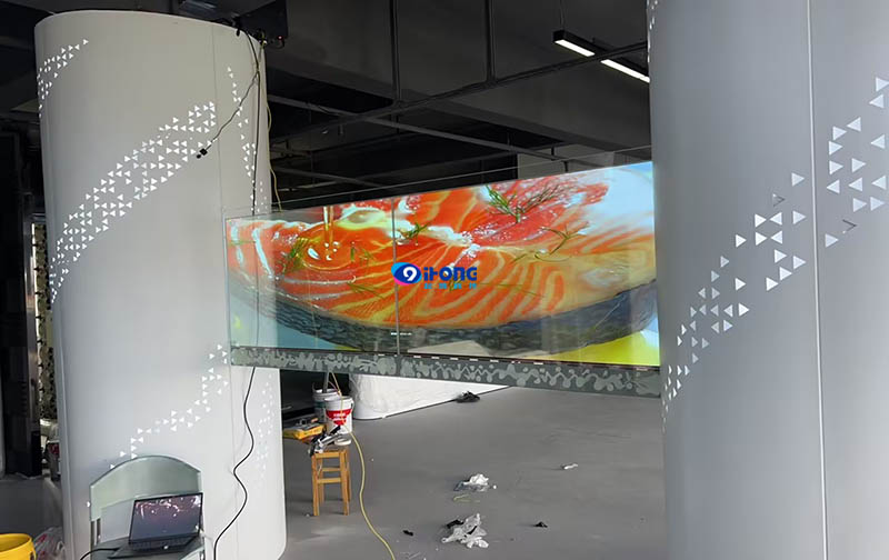 武漢某展廳啟用OLED透明屏，企業(yè)展示煥新顏